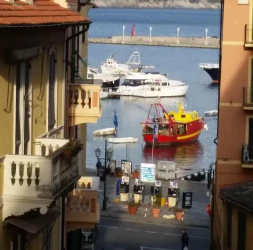 Lägenhet Al Porto Di Santa *